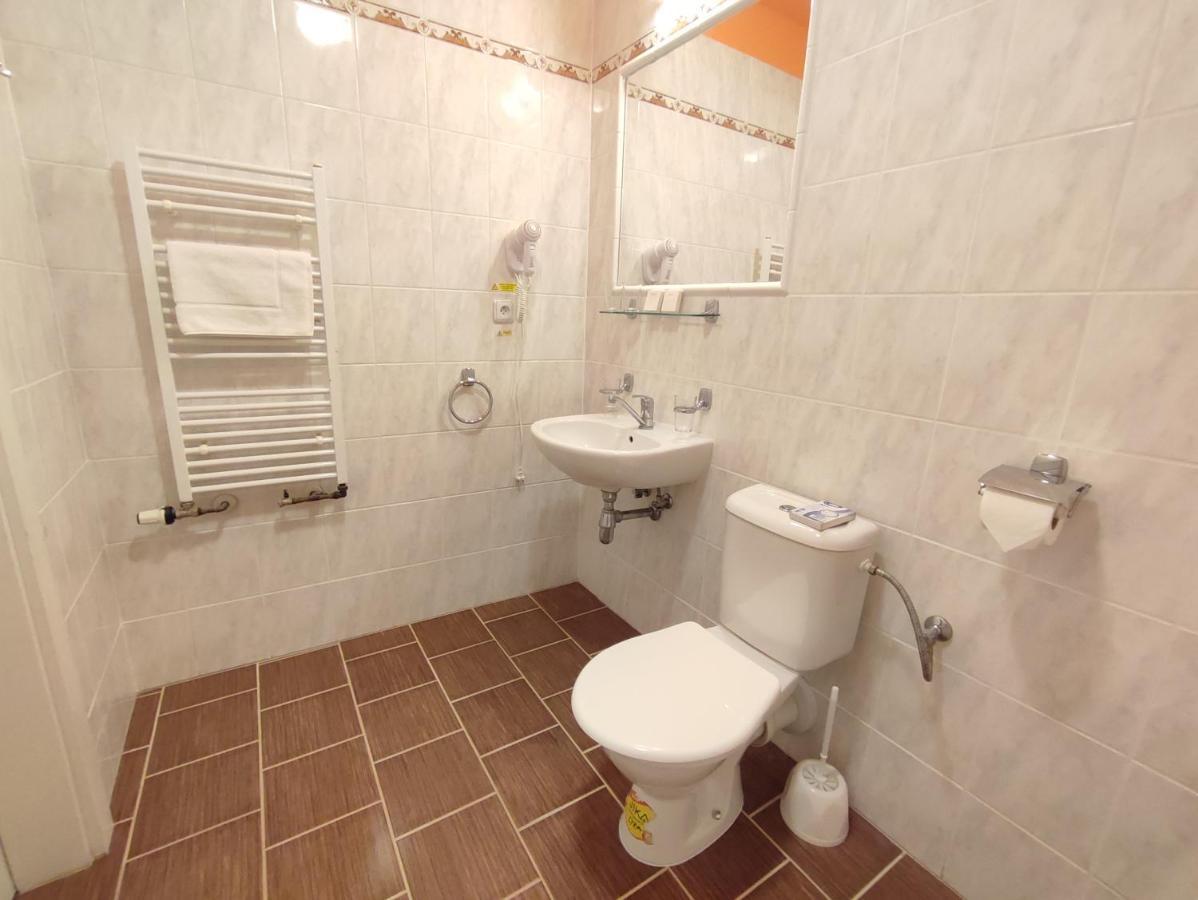 Hotel 28 3*